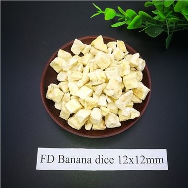 Xúc xắc chuối khô đông lạnh